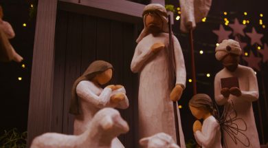 Nativity-Scene-by-Dan-Kiefer-Unsplash.jpg
